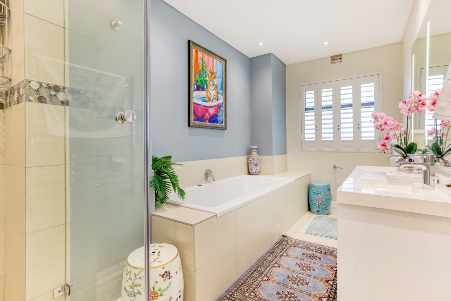 3 Bedroom Property for Sale in Sea Point Western Cape